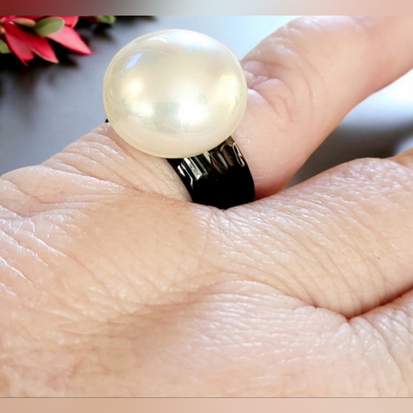Womens Hammered Pearl Stone Ring - Picture 5 of 9